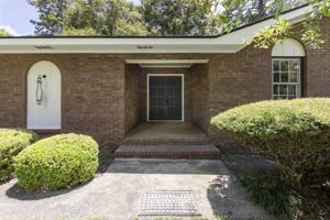 featured image of 1726 Greenwood Cir