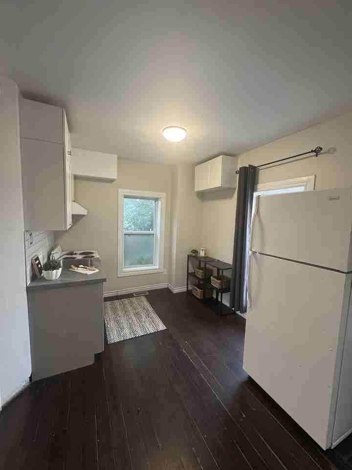 164 Stewart St Uppr - Photo 3 of 34