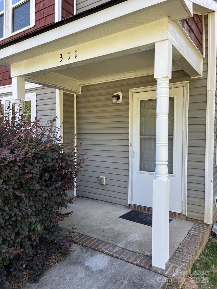 311 Drury Dr - Photo 3 of 31