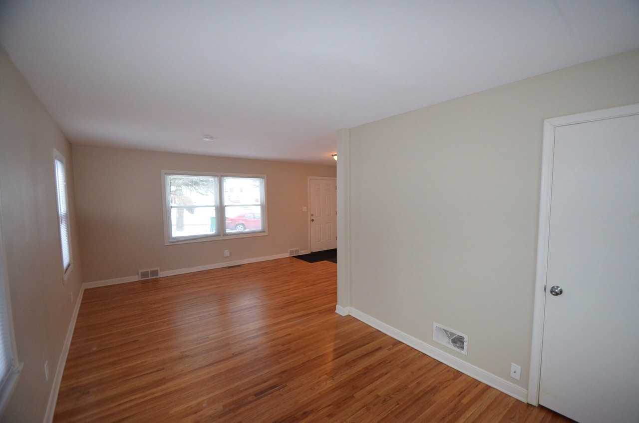 1693 Clear Ave E - Photo 3 of 10