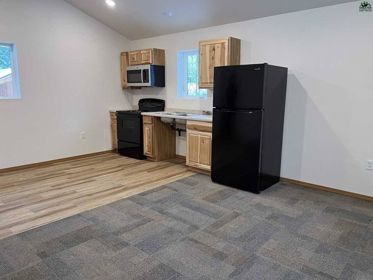 1353 Guss Grind - Photo 3 of 4