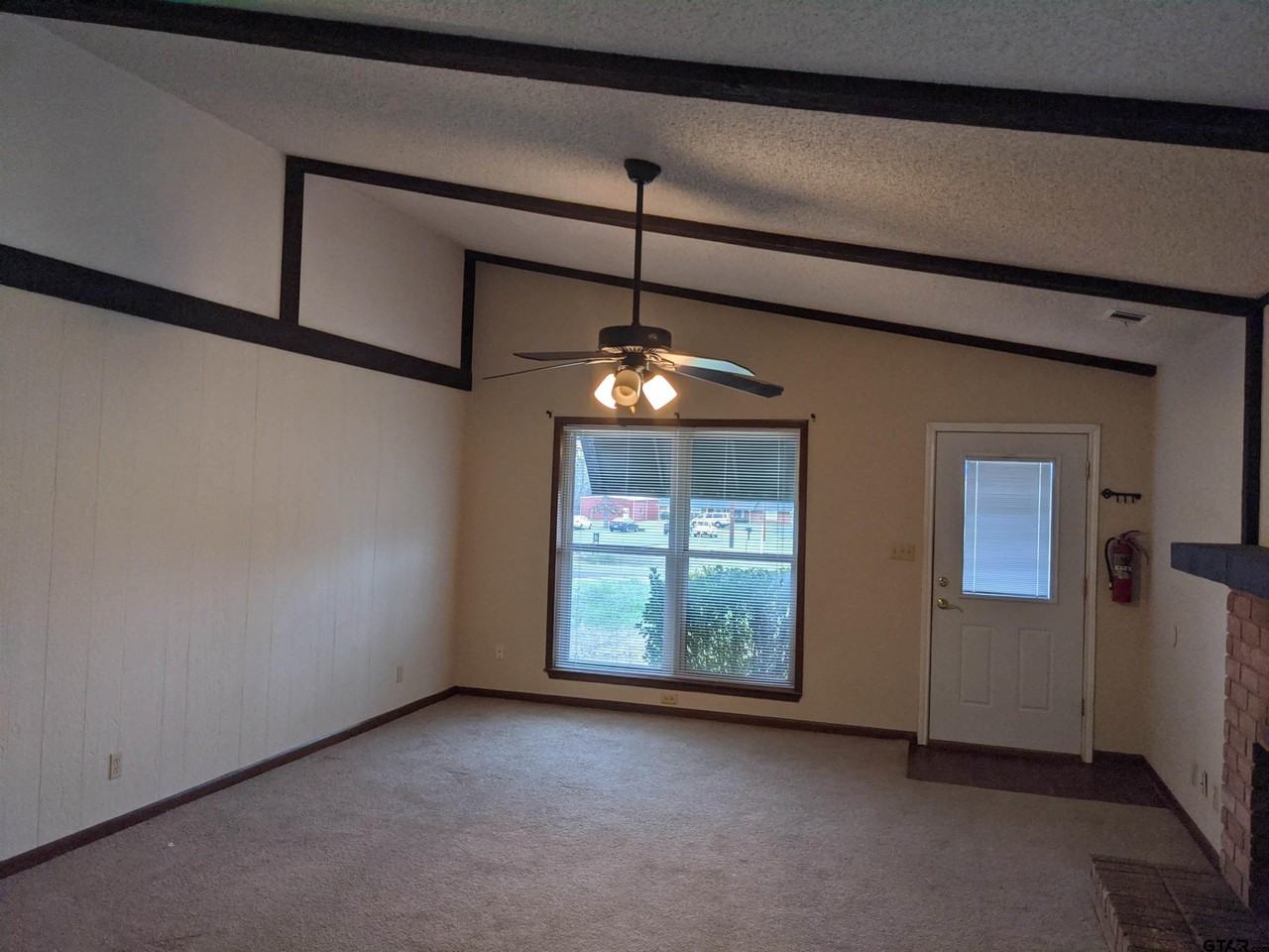 809 N Broad St - Photo 3 of 18