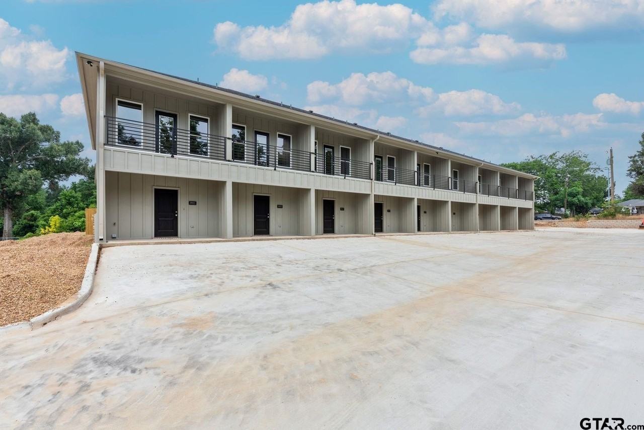 527 N College St - Photo 2 of 20