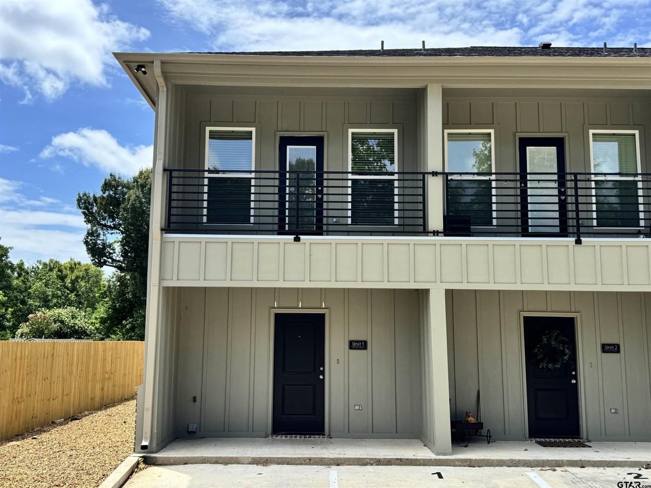 527 N College St - Photo 3 of 20