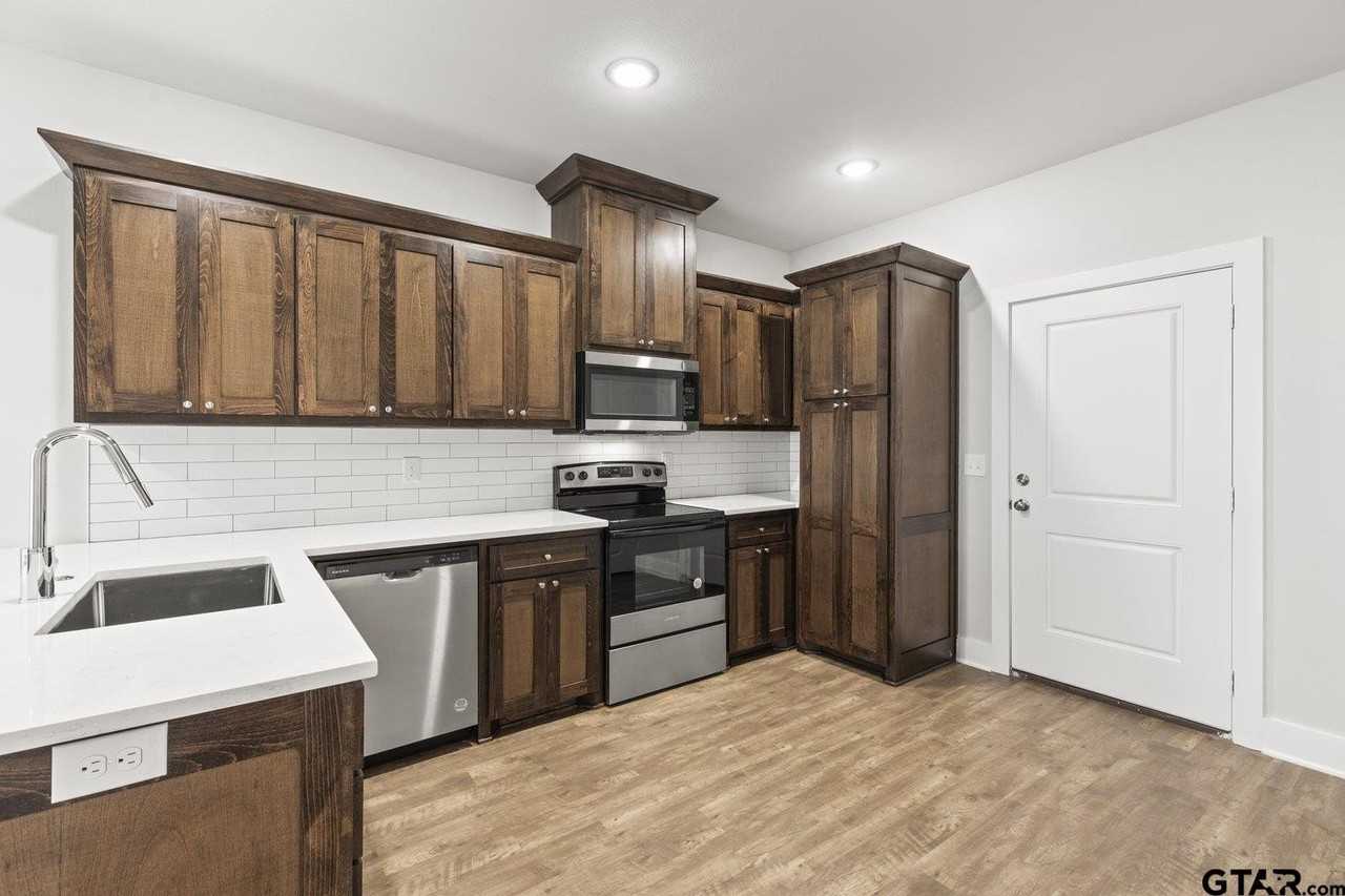 527 N College St - Photo 6 of 20