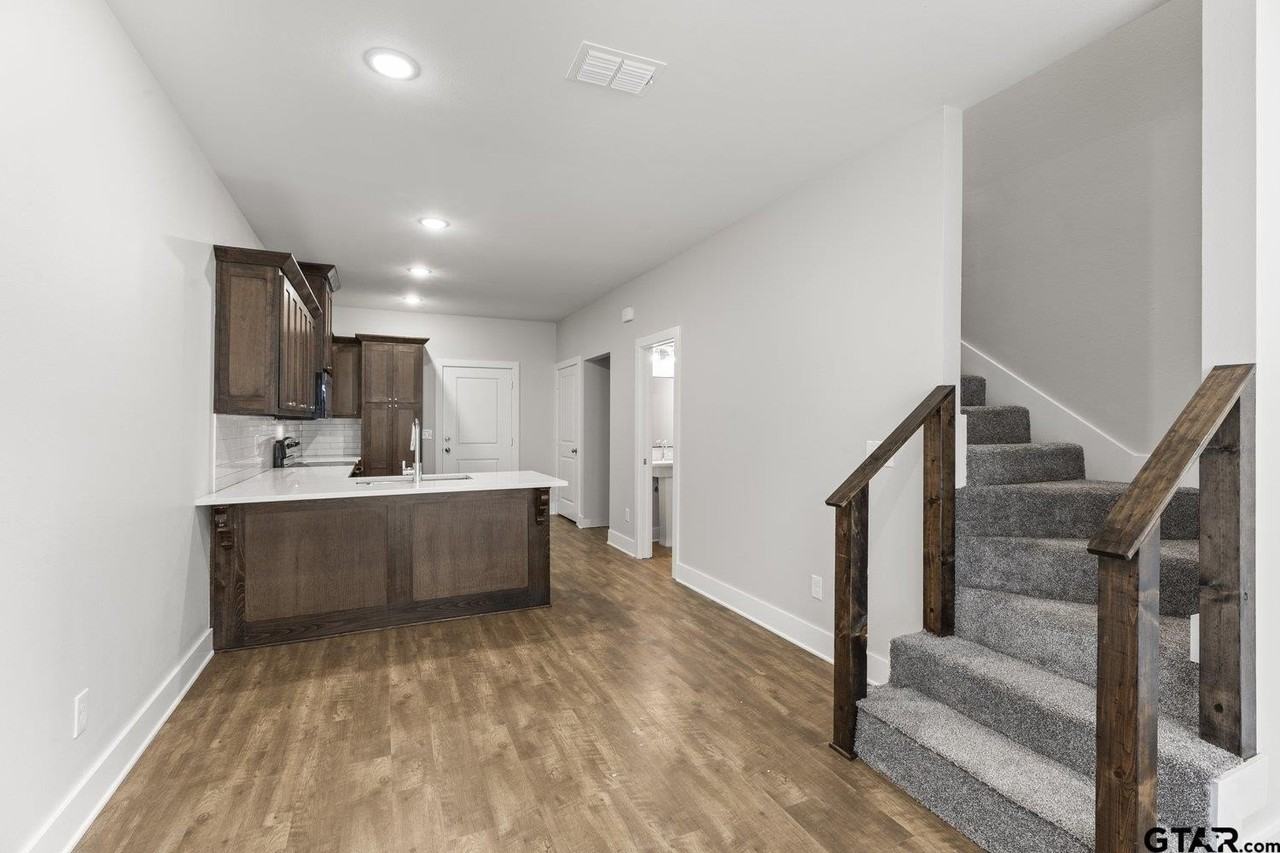 527 N College St - Photo 7 of 20