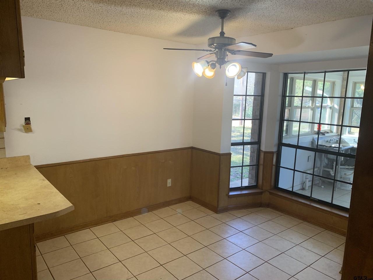 23077 Three Points Dr - Photo 4 of 8