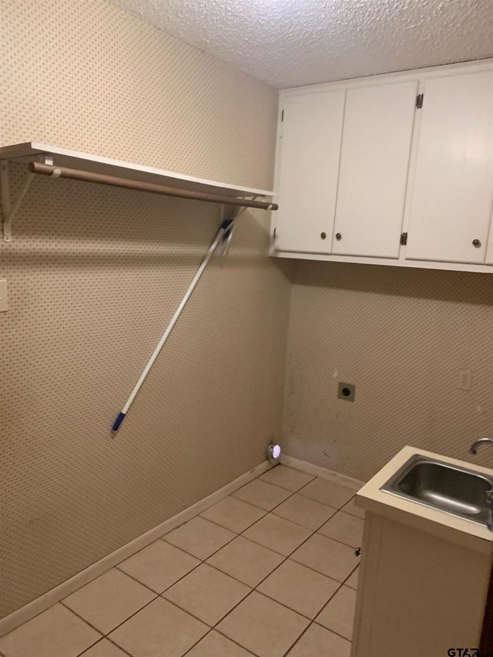 23077 Three Points Dr - Photo 7 of 8