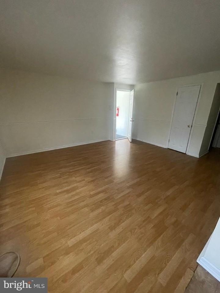 250 Tanglewood Ln - Photo 3 of 10