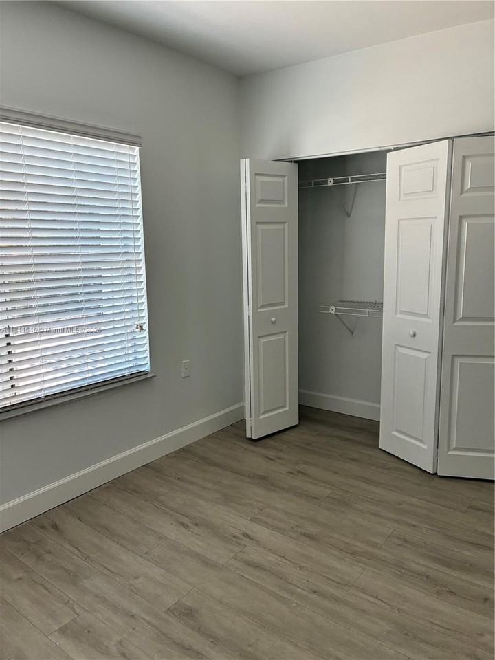 1776 Southwest 11th Street - Photo 5 of 15