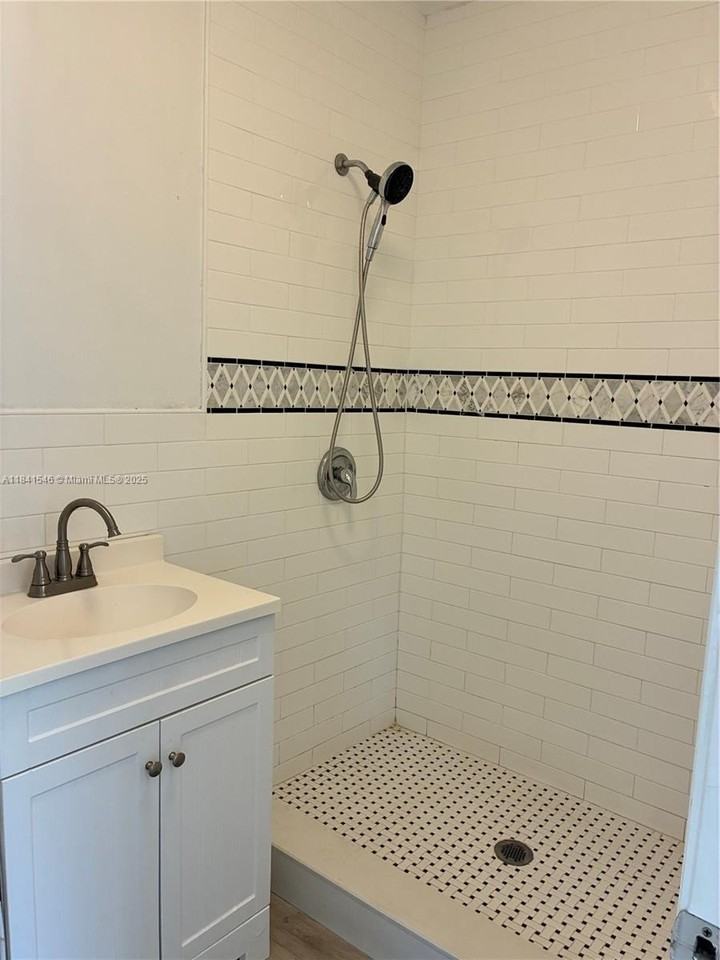 1776 Southwest 11th Street - Photo 7 of 15