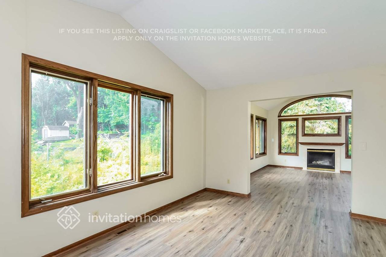 1609 Lakewood Dr N - Photo 7 of 20