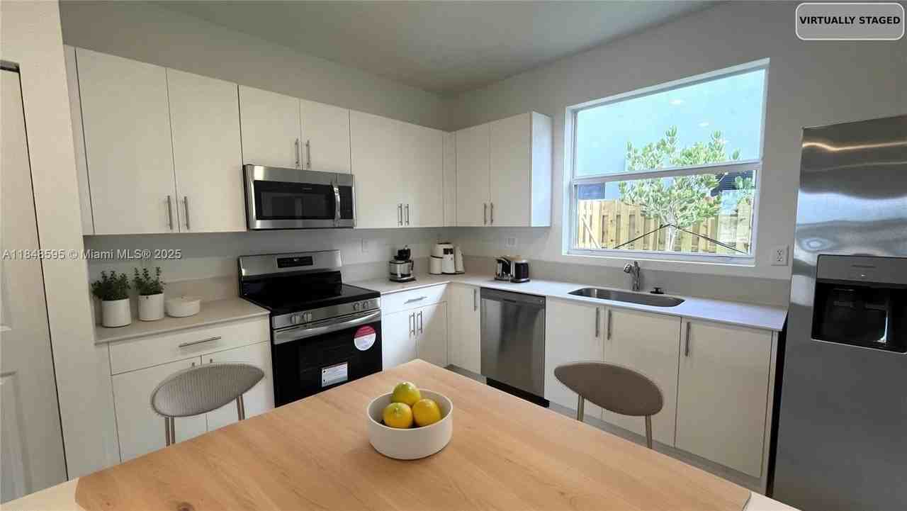 1178 Southwest 2nd Street #1178 - Photo 6 of 21