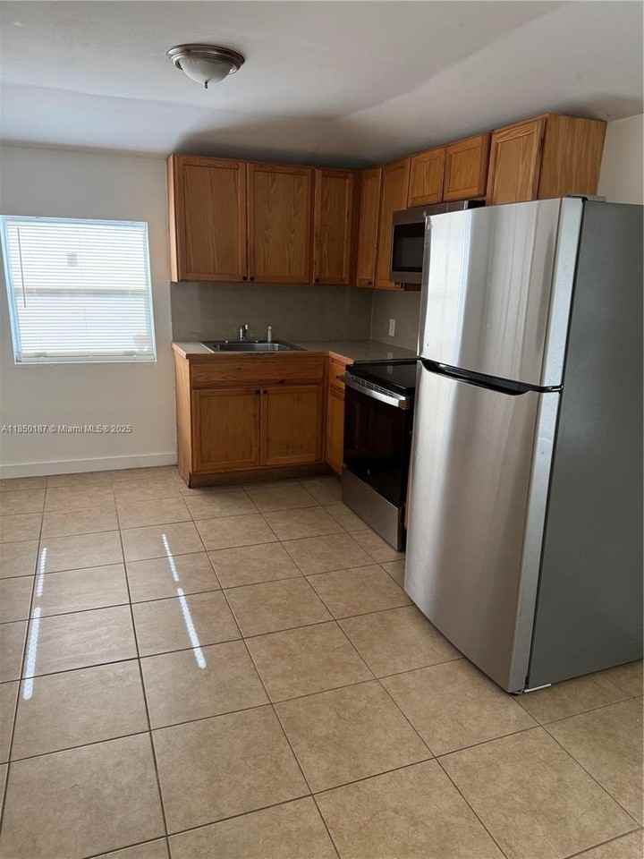 1455 Ne 146th St #B - Photo 2 of 4