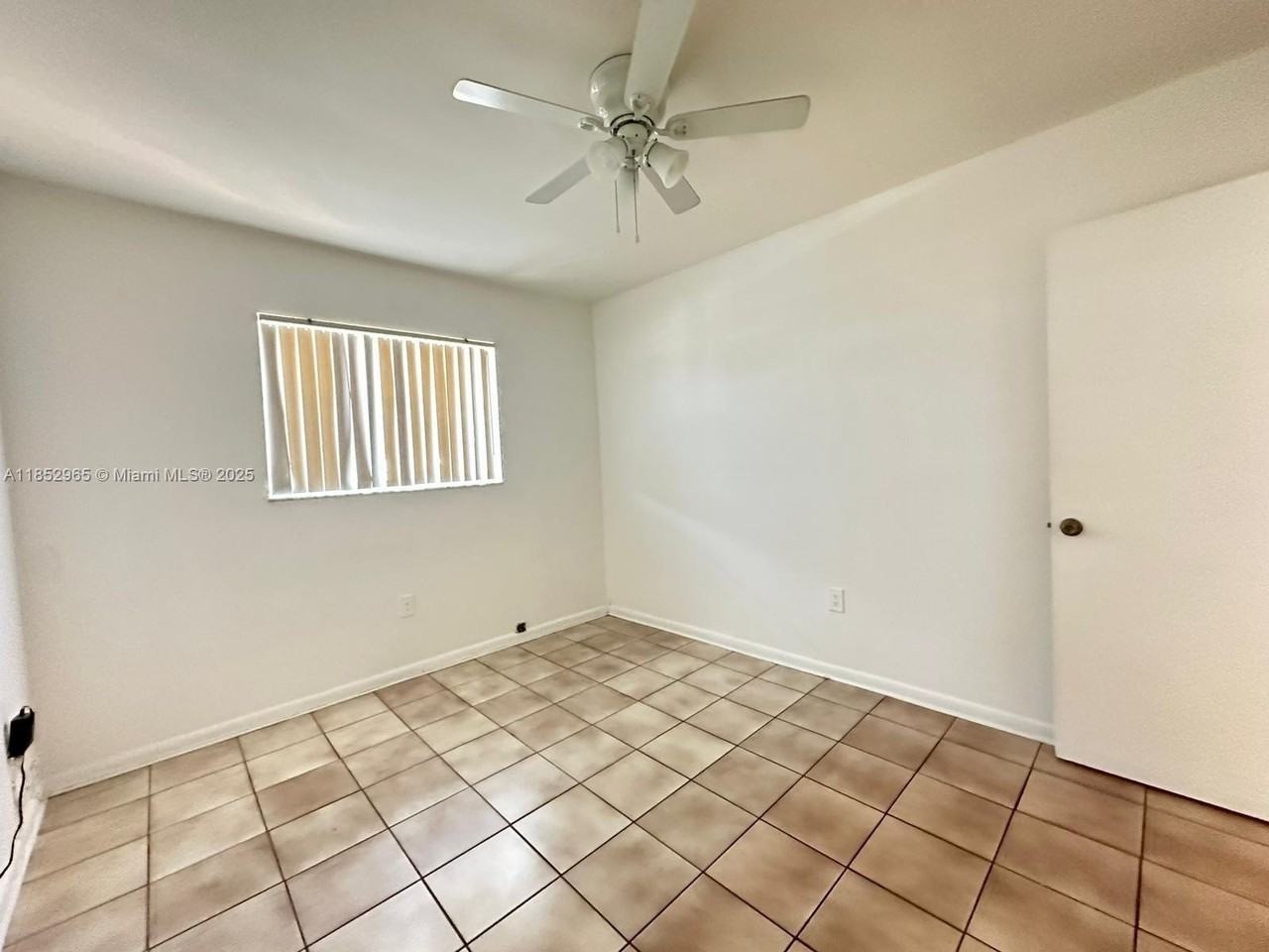 1942 Thomas St #C - Photo 6 of 6