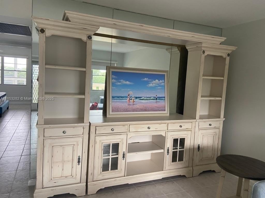 4050 Ainslie Drive #4050