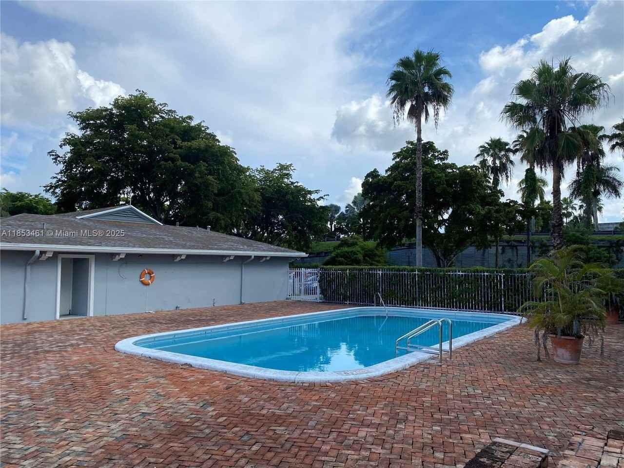 9143 Sw 77th Ave #B807 - Photo 5 of 17