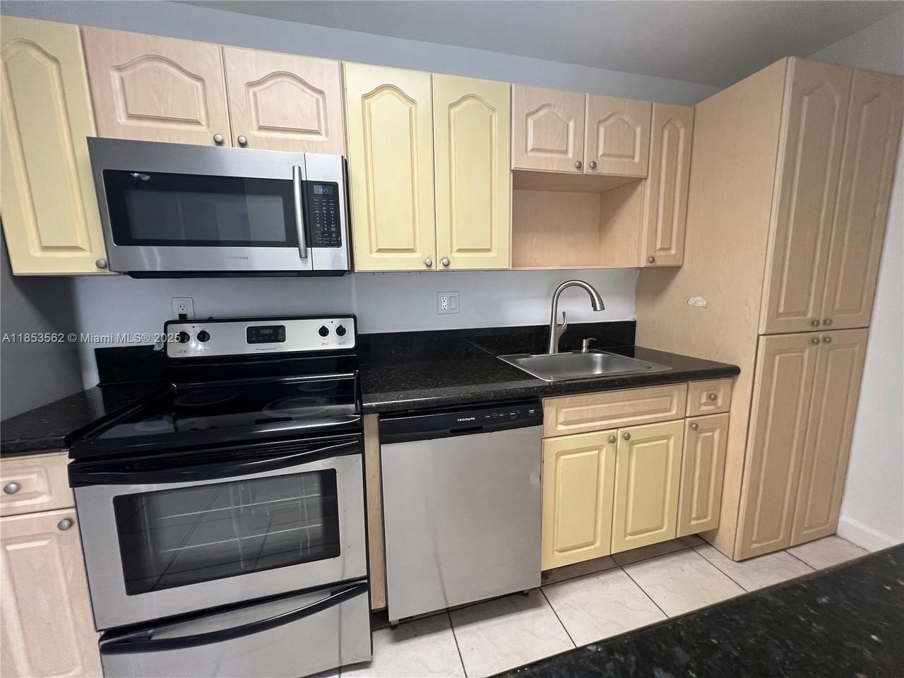 4660 Nw 79th Ave #2C - Photo 4 of 35