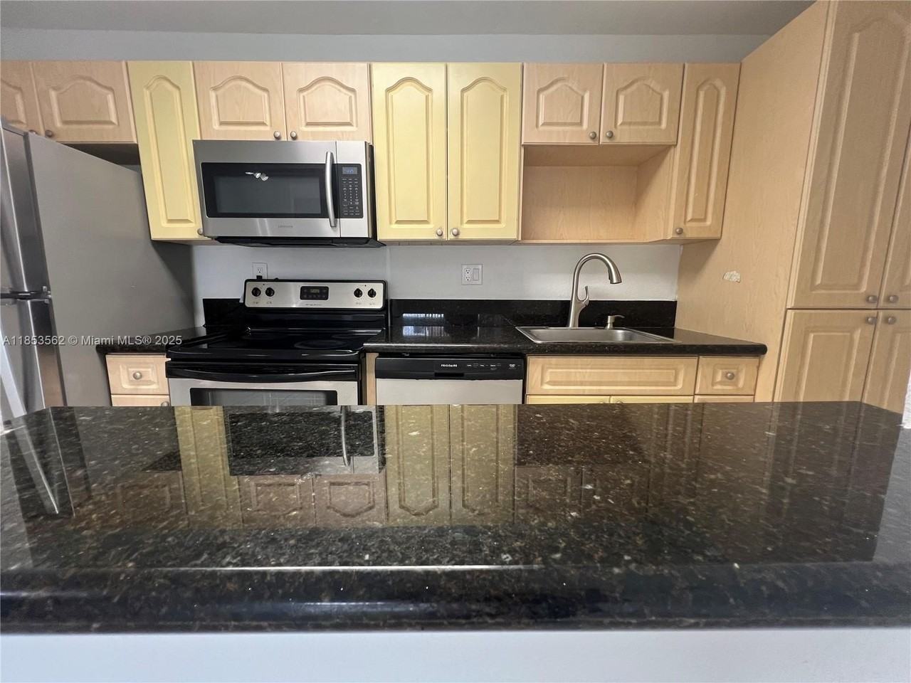 4660 Nw 79th Ave #2C - Photo 5 of 35