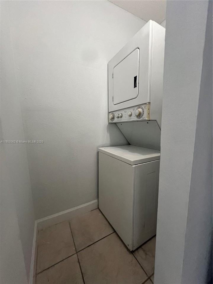 4660 Nw 79th Ave #2C - Photo 6 of 35