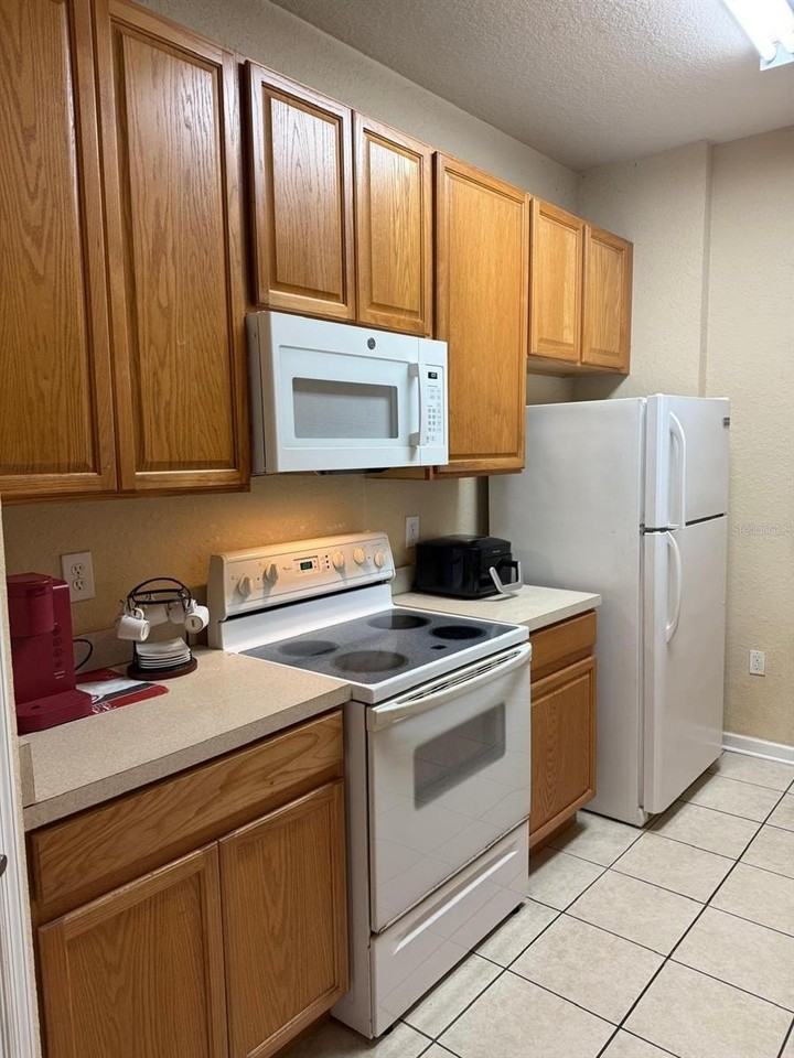 6335 Contessa Dr #204 - Photo 3 of 9