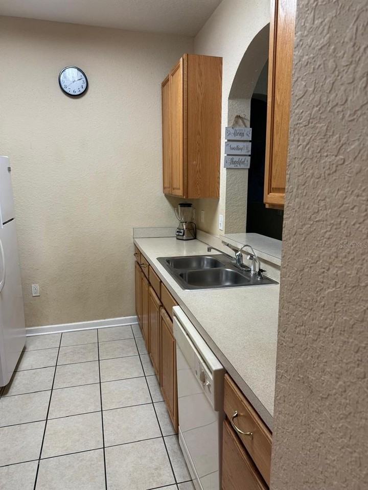 6335 Contessa Dr #204 - Photo 4 of 9
