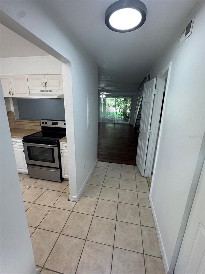 1714 Northeast 3rd Street - Photo 3 of 16