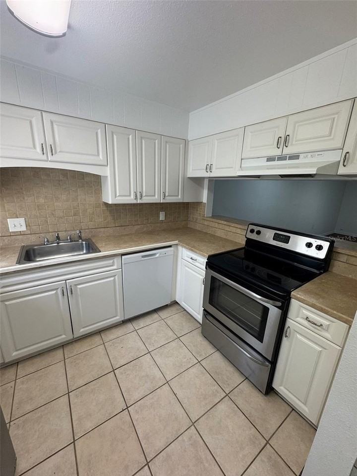 1714 Northeast 3rd Street - Photo 6 of 16