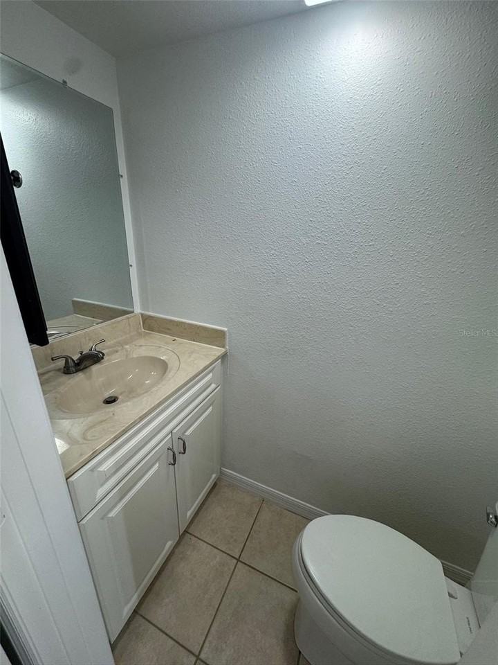 1714 Northeast 3rd Street - Photo 7 of 16