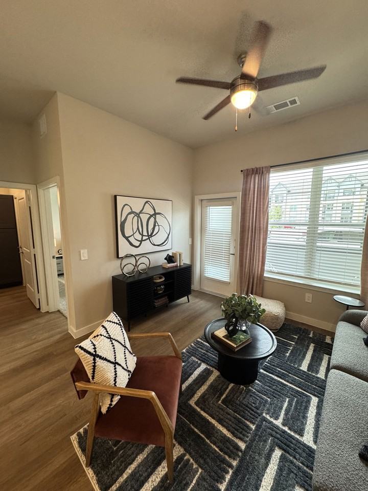 3601 James Pitts Dr #817 - Photo 4 of 8