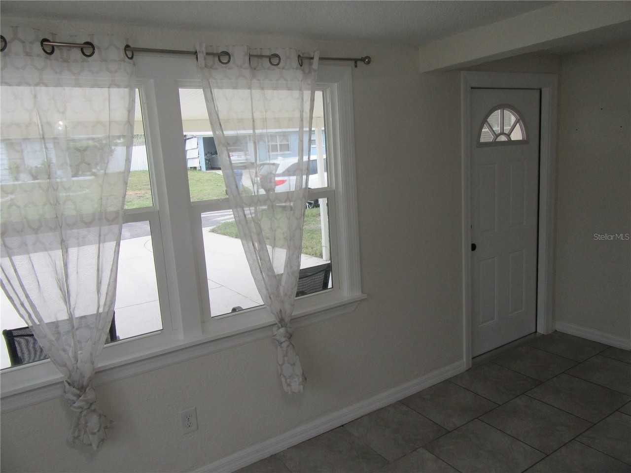 11913 104th Street - Photo 4 of 34