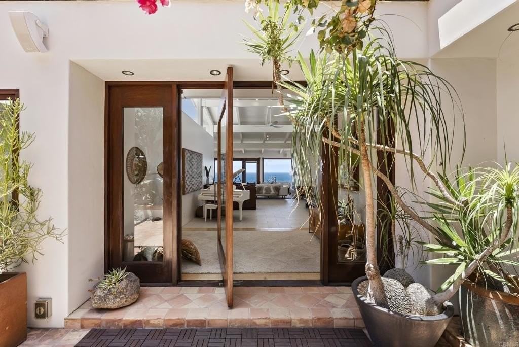 1370 Neptune Ave - Photo 2 of 31