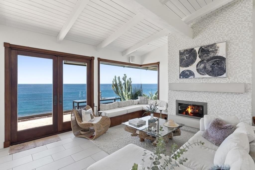 1370 Neptune Ave - Photo 4 of 31