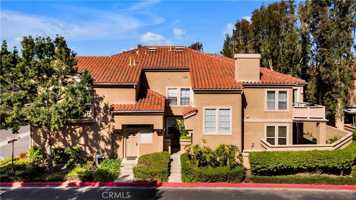 featured image of 2 Ellisworth Aisle