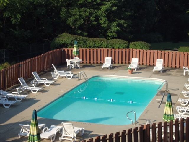 Fairway Manor - Photo 2 of 7