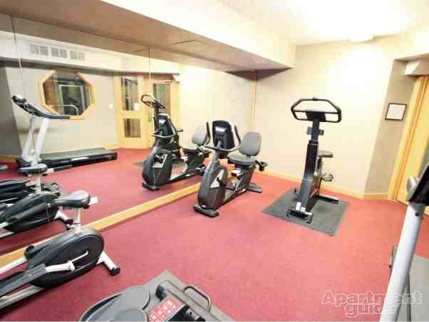 Fairway Manor - Photo 3 of 7