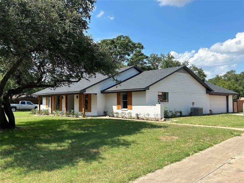 909 Highland Dr - Photo 3 of 7