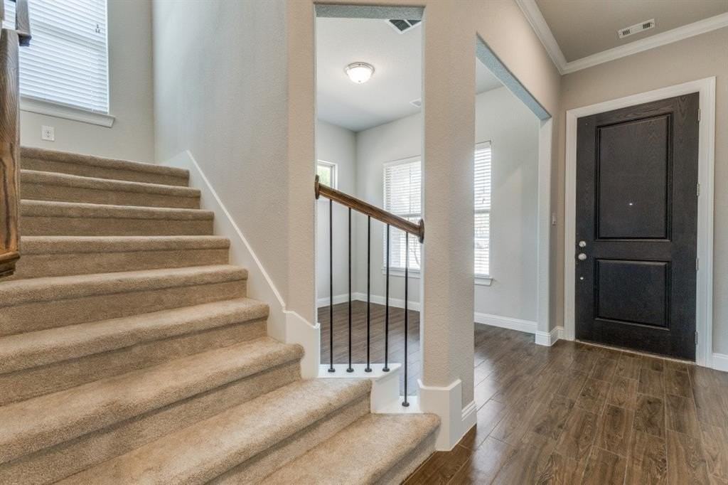 1064 Margo Dr - Photo 4 of 25