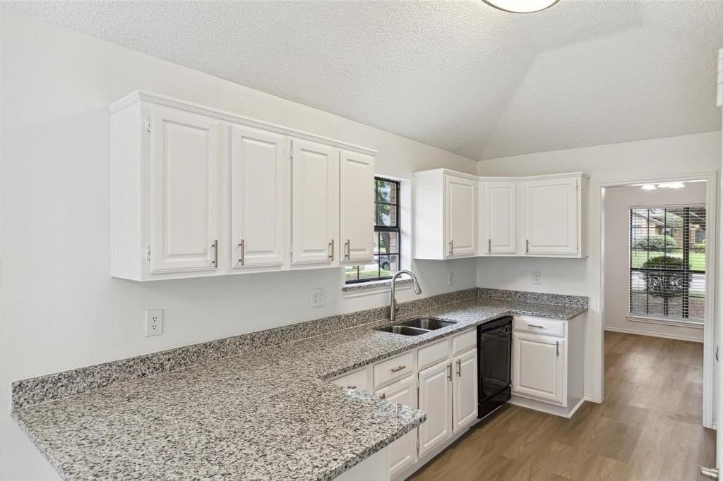 4046 Saint Christopher Ln - Photo 5 of 30