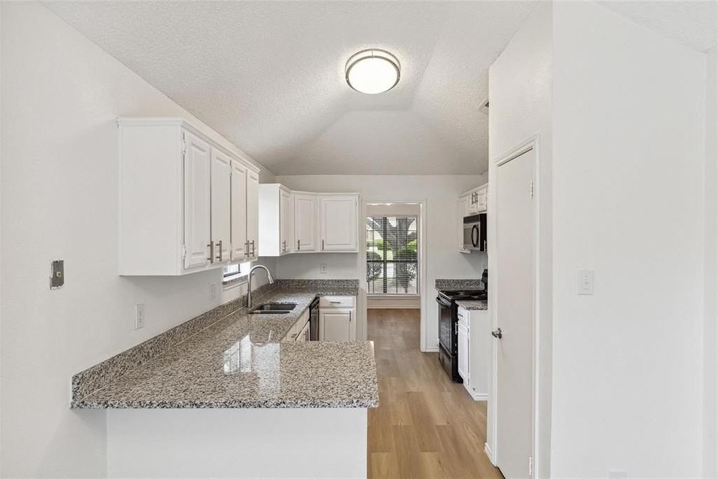 4046 Saint Christopher Ln - Photo 7 of 30