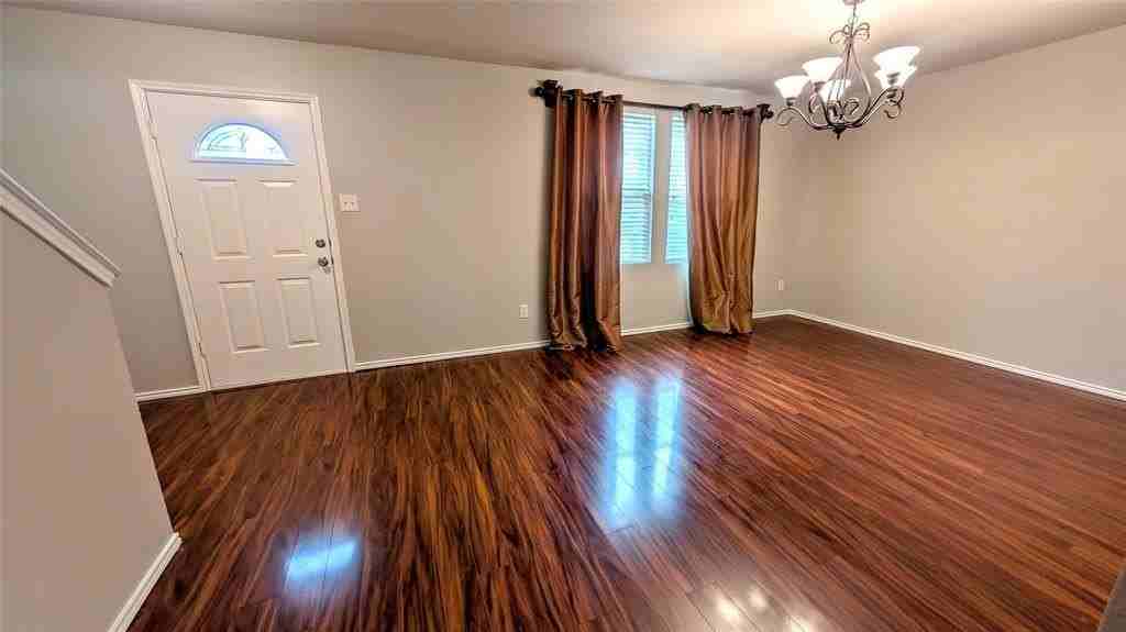 1308 Lamar Ln - Photo 2 of 40