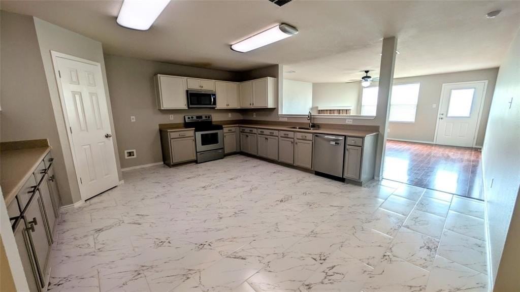 1308 Lamar Ln - Photo 6 of 40