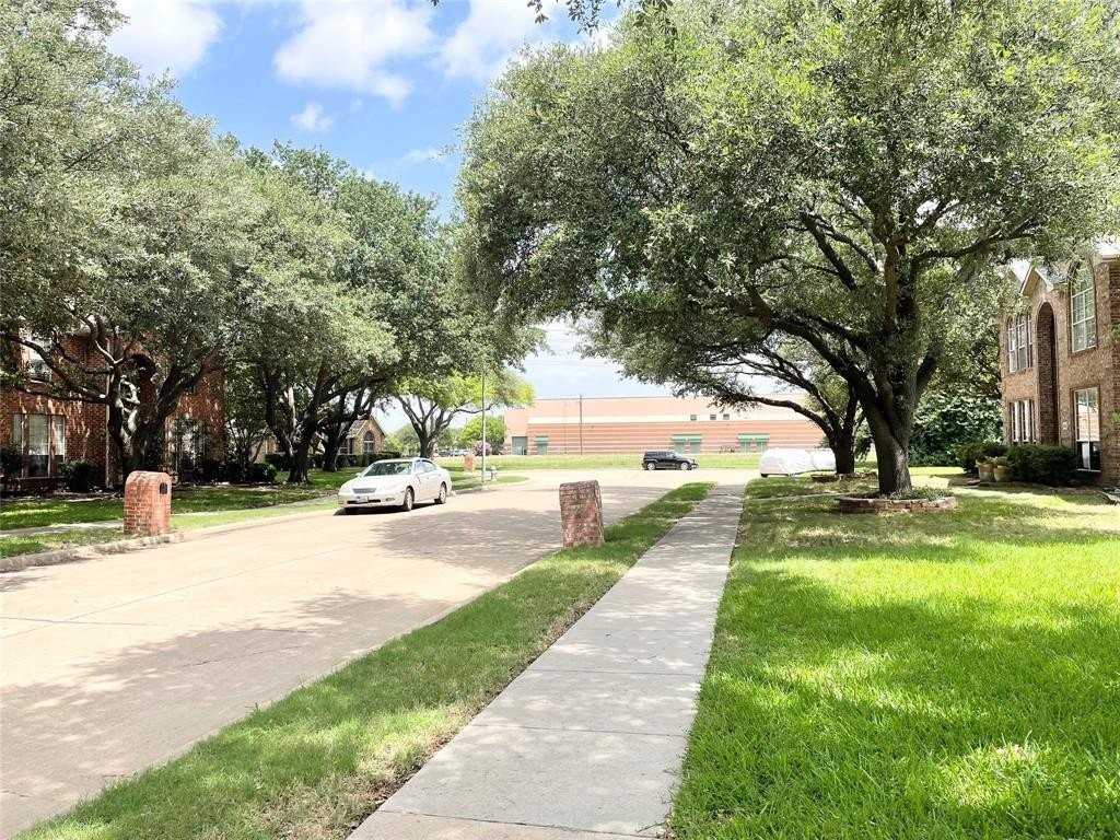 6404 Meadowview Ct - Photo 2 of 33