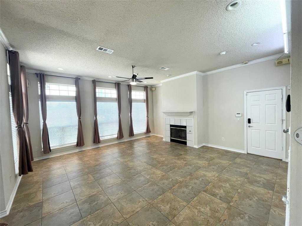 6404 Meadowview Ct - Photo 6 of 33