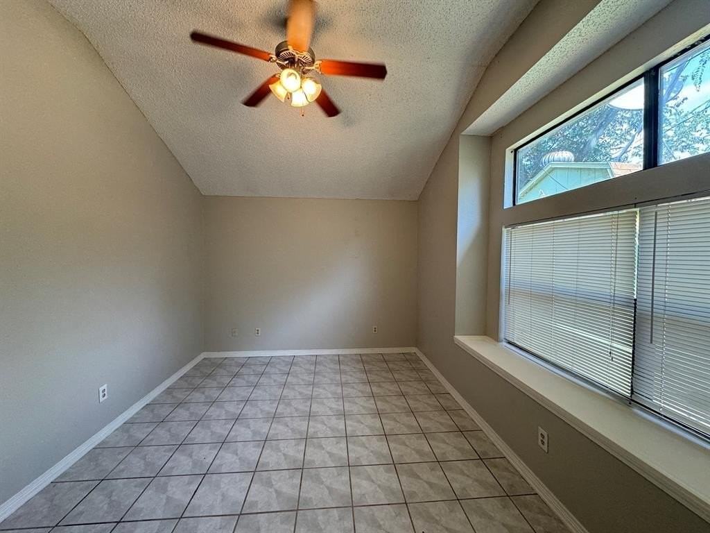 6511 Devine Dr - Photo 7 of 21