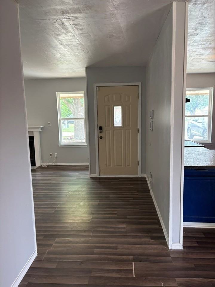 1014 Alpha Cir - Photo 2 of 32