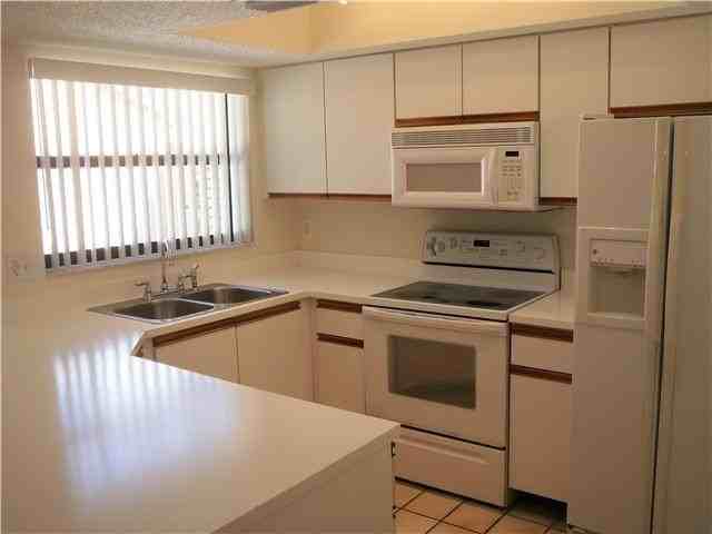 13717 Yarmouth Dr #B