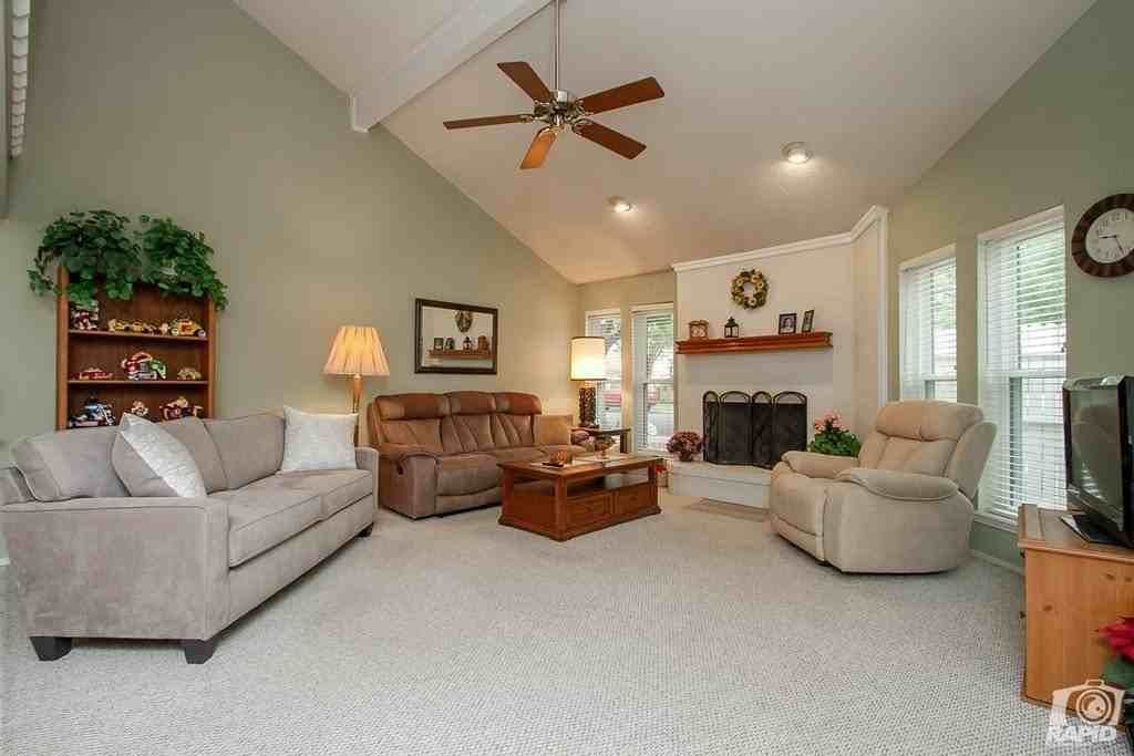 3905 Driftwood Dr - Photo 2 of 17