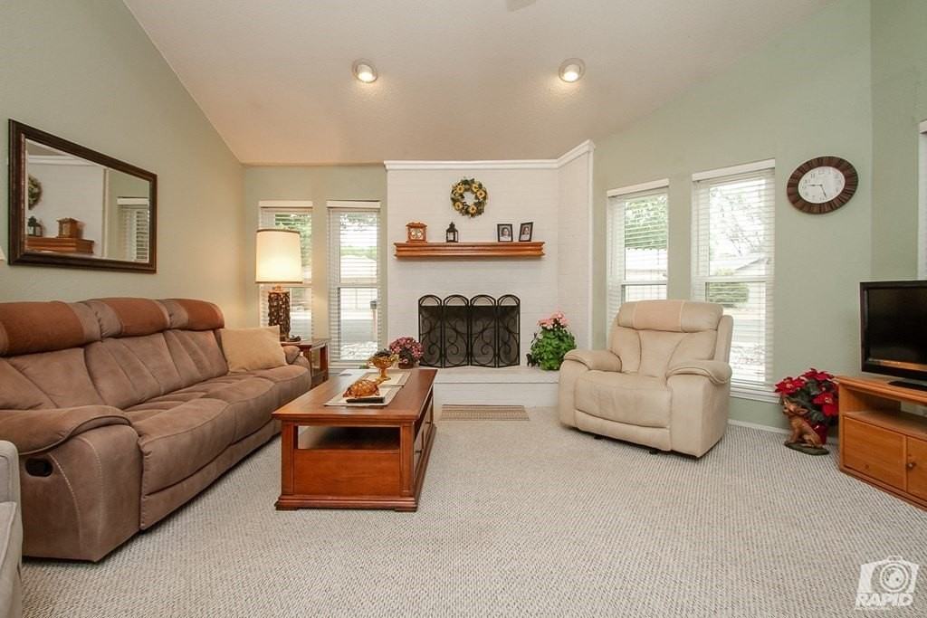 3905 Driftwood Dr - Photo 3 of 17