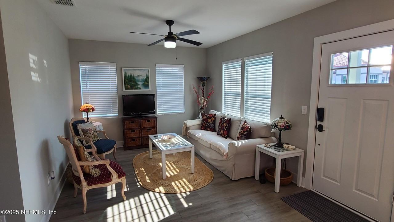 410 Center St - Photo 5 of 13